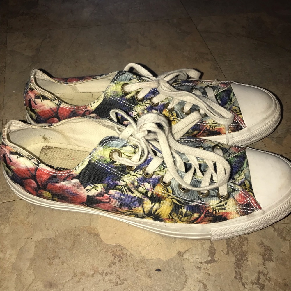 Converse Women's sz 11 Colorful Pattern